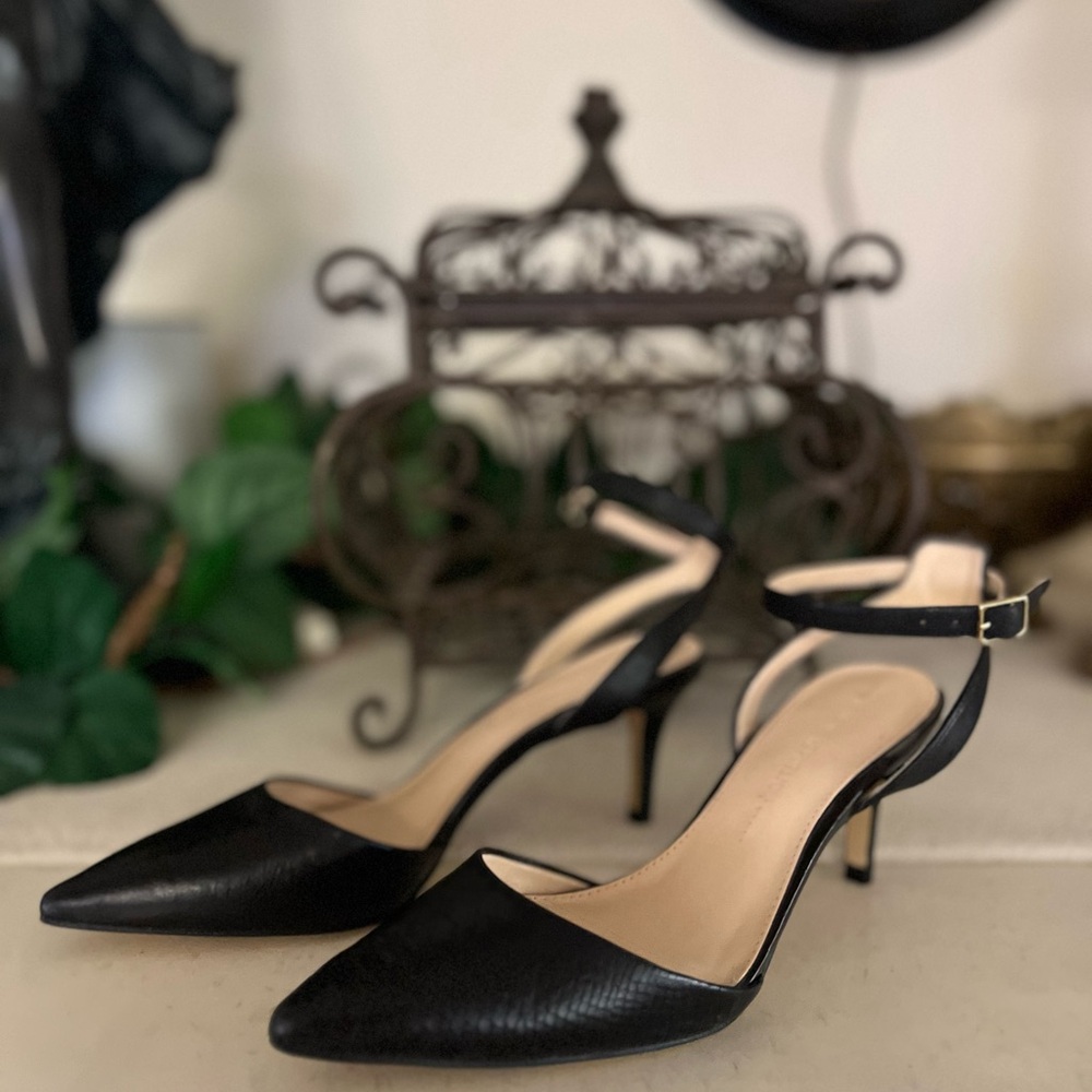 Elegant Black Women's Kitten Heels Banana Republic Makala size 6.5 - Picture 2 of 7